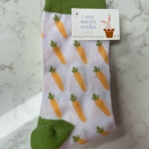Carrot Pattern men’s Socks - Green and Orange
